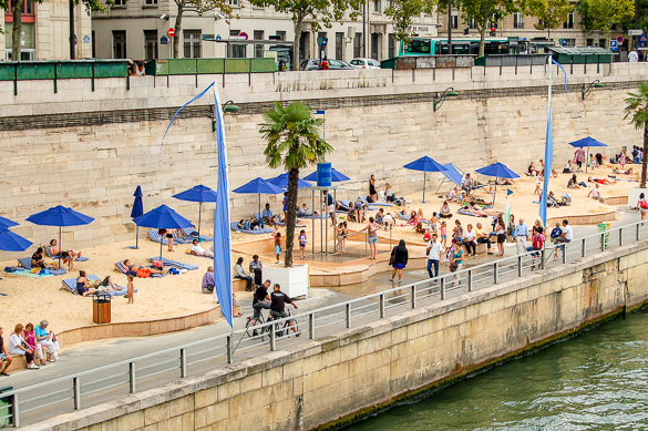 Te uiți la Turnul Eiffel direct de pe plajă PC: impots-locaux.net