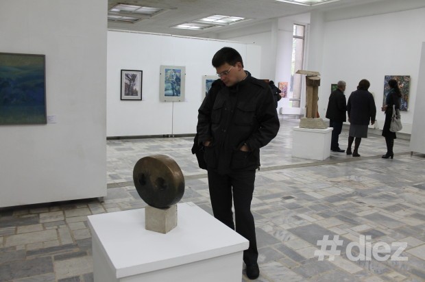 Artiști moldoveni au venit din Rusia pentru a prezenta o expoziție de picturi și sculpturi