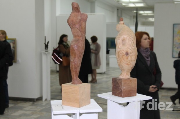 Artiști moldoveni au venit din Rusia pentru a prezenta o expoziție de picturi și sculpturi