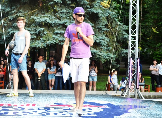 Fragmente de la competiția  Red Bull Street Style 2014