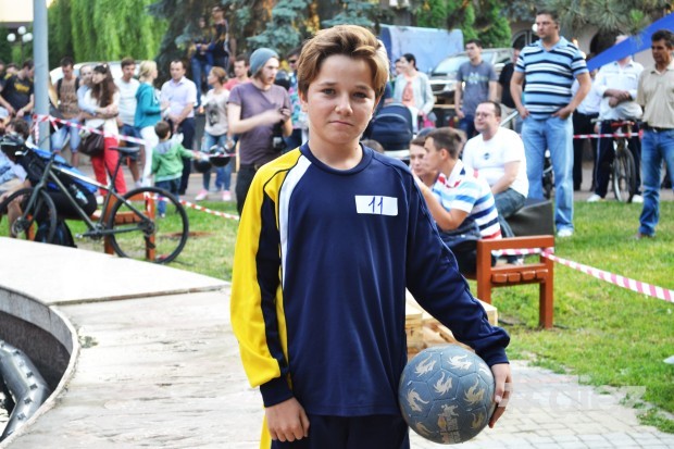 Participanți la competiția de fotbal freestyle 