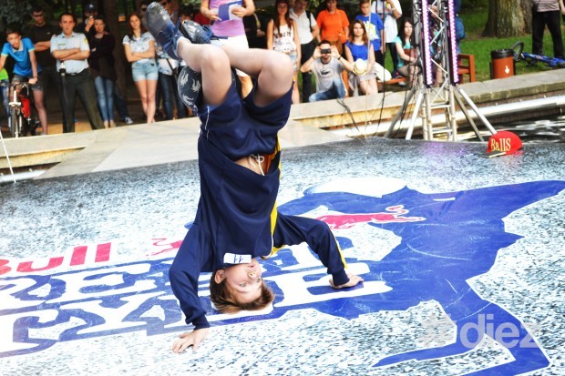 Fragmente de la competiția  Red Bull Street Style 2014