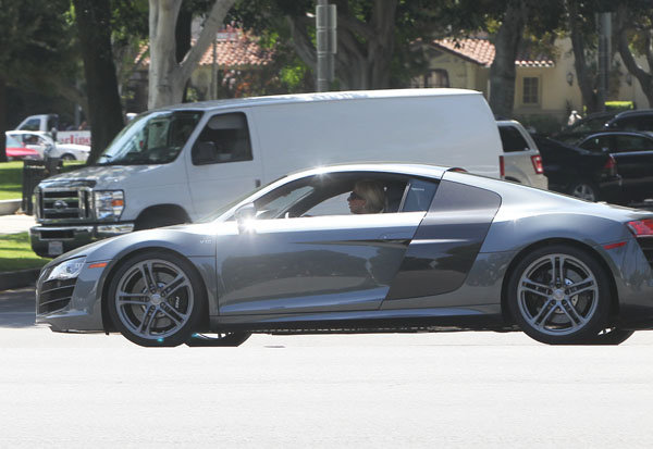 Lady Gaga are un Audi R8 PC: dailymail.co.uk