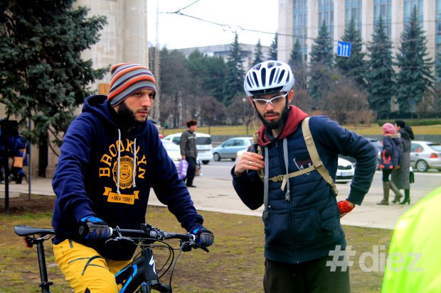 Băieții de asemenea au venit la „Fete pe biciclete”