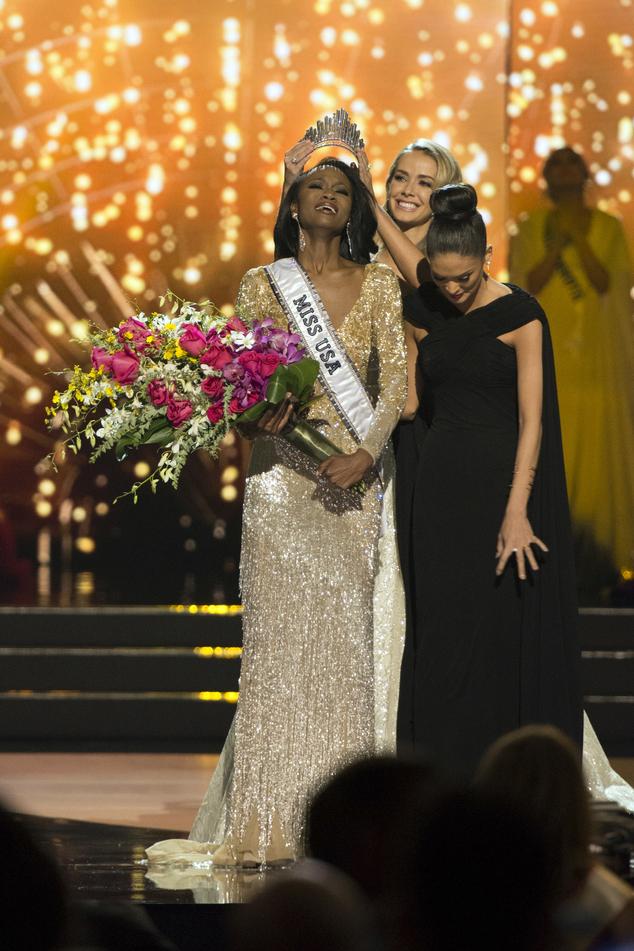 Miss District of Columbia Deshauna Barber is crowned Miss USA by Miss USA 2015 Olivia Jordan during the 2016 Miss USA pageant in Las Vegas, Sunday, June 5, 2016. (Jason Ogulnik/Las Vegas Review-Journal via AP) LOCAL TELEVISION OUT; LOCAL INTERNET OUT; LAS VEGAS SUN OUT