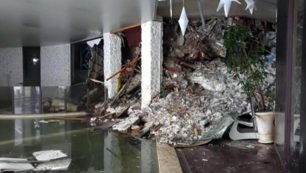 PAY-Many-feared-dead-in-Abruzzo-hotel-hit-by-avalanche