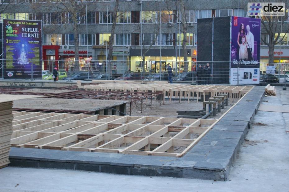 Pregătirile de Crăciun continuă. Ce se construiește în preajma Palatului Național