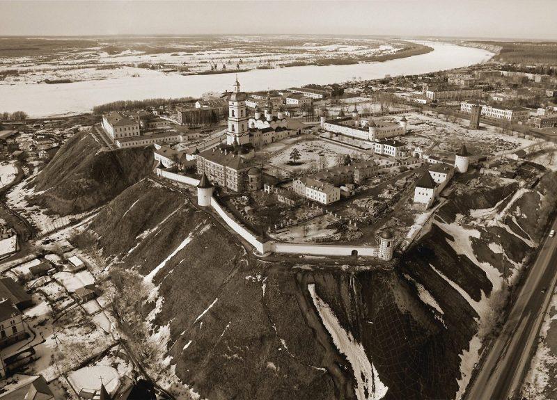 tobolskiyi-kreml-800x575