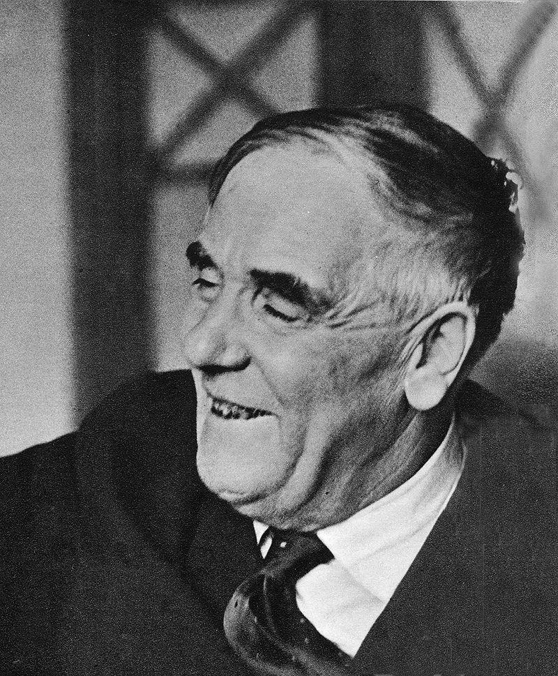 800px-Pyotr_L_Kapitsa_Russian_physicist_1964