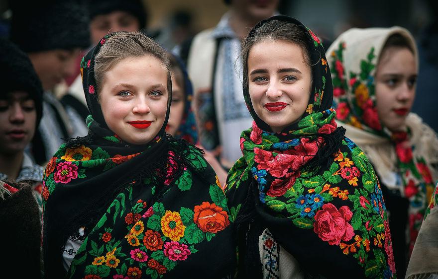 I-captured-portraits-at-a-traditional-New-Year-festival-from-Transylvania-5a4de6a682766__880