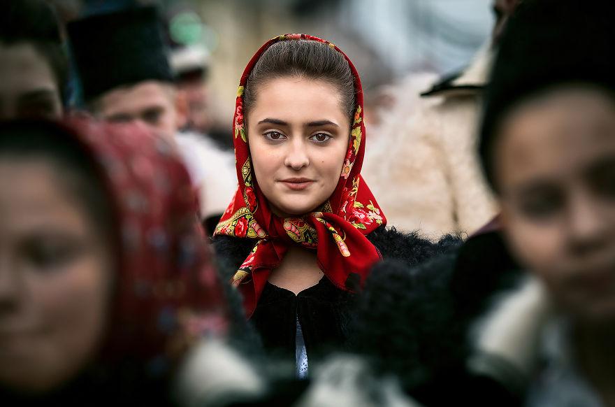 I-captured-portraits-at-a-traditional-New-Year-festival-from-Transylvania-5a4eb33c371a8__880