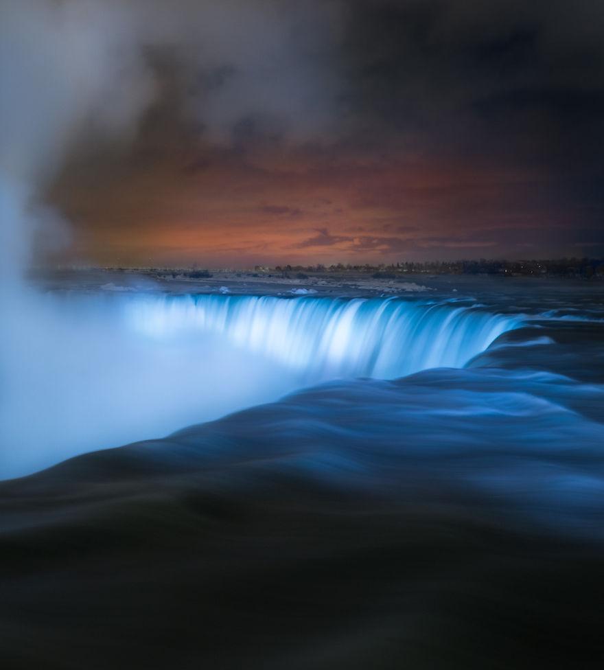 Icy-Niagara-Falls-looks-like-a-5a79140622269__880
