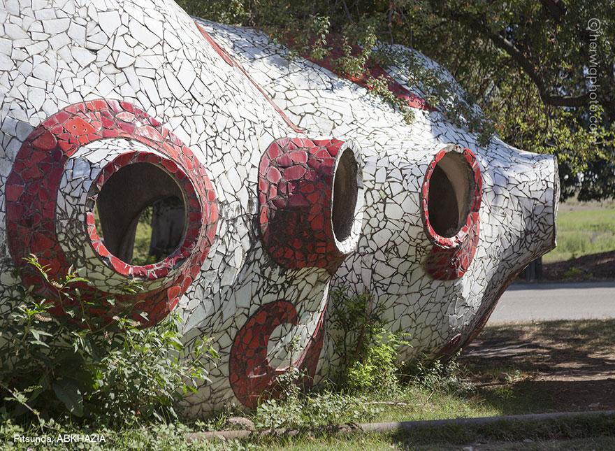 strange-beautiful-bus-stops-soviet-christopher-herwig-29