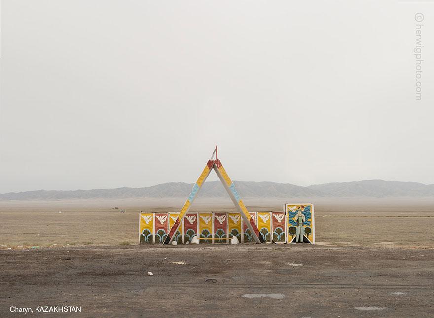 strange-beautiful-bus-stops-soviet-christopher-herwig-7