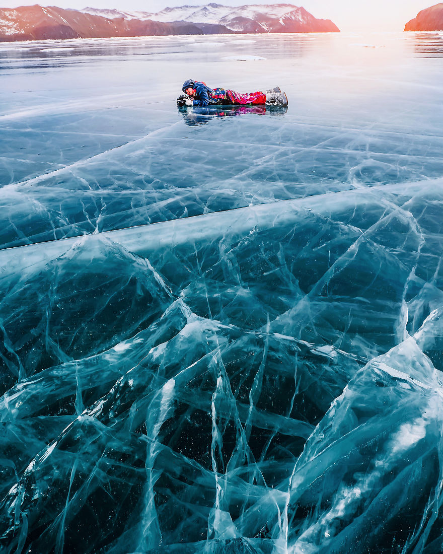 I-Walked-On-Frozen-Baikal-The-Deepest-And-Oldest-Lake-On-Earth-To-Capture-Its-Otherworldly-Beauty-Again-5abcae9b7cd42__880