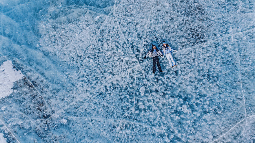 I-Walked-On-Frozen-Baikal-The-Deepest-And-Oldest-Lake-On-Earth-To-Capture-Its-Otherworldly-Beauty-Again-5abcaeb9ef1c4__880