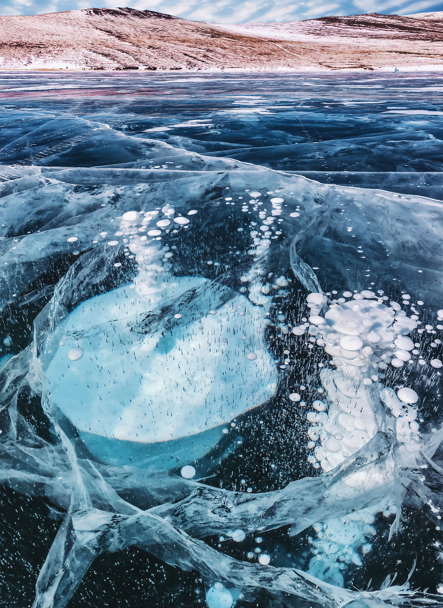 I-Walked-On-Frozen-Baikal-The-Deepest-And-Oldest-Lake-On-Earth-To-Capture-Its-Otherworldly-Beauty-Again-5abcb4705b67d__880