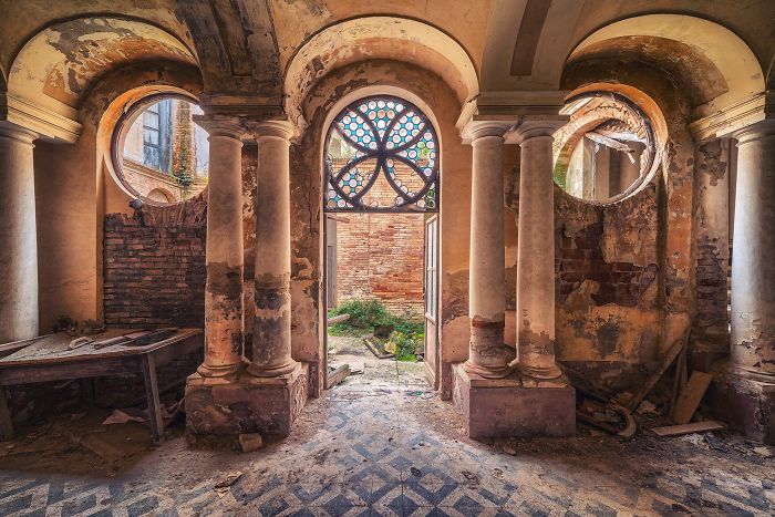 The-beauty-of-abandonment-captured-by-a-photographer-5b45c14ca6582__700