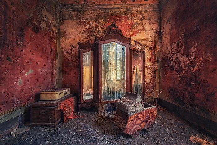 The-beauty-of-abandonment-captured-by-a-photographer-5b45c1b61766d__700