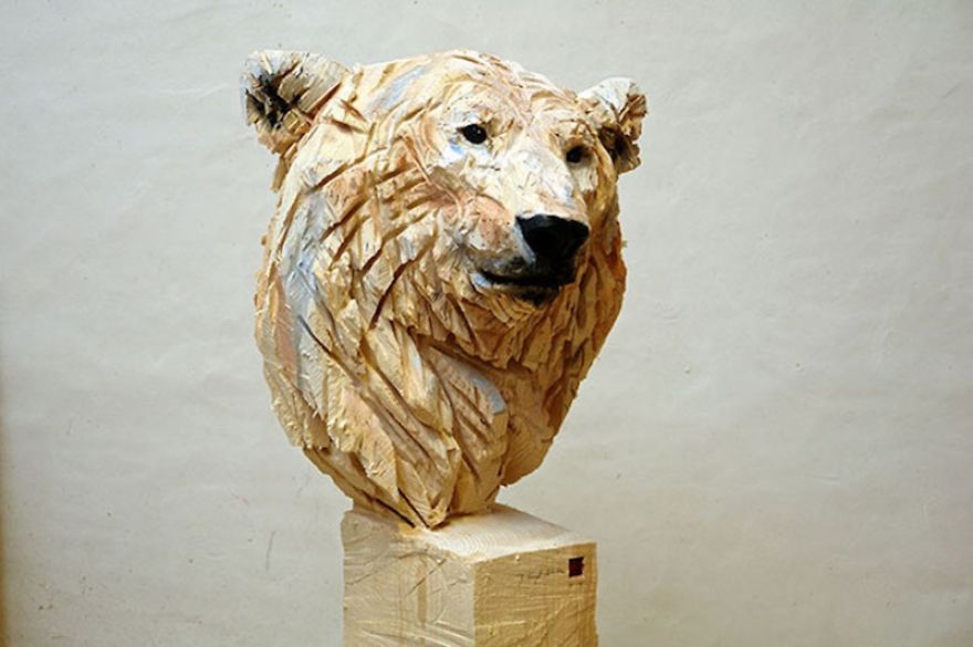 Youll-be-amazed-to-see-what-this-artist-does-with-a-chainsaw-5b68f0d619146__880