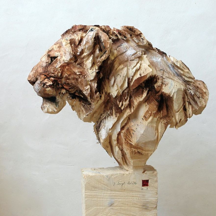 Youll-be-amazed-to-see-what-this-artist-does-with-a-chainsaw-5b695c8f9fa68__880