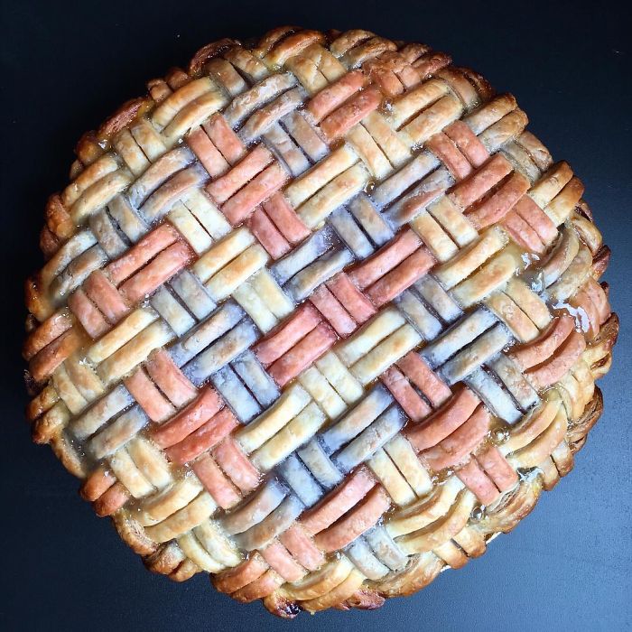 This-Woman-Takes-Pie-Baking-To-Another-Level-News-Pics-5beb423e925a5__700