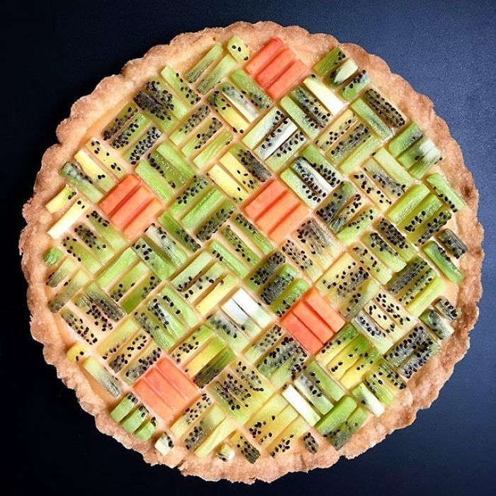 This-Woman-Takes-Pie-Baking-To-Another-Level-News-Pics-5bebd1d4d70cc__700