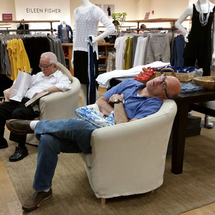 funny-miserable-men-shopping-photos-41-5bff9c2c1e6b9__700