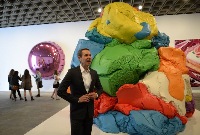 Artist Jeff Koons poses next to his sculpture titled "Play-Doh" during a press preview of "Jeff Koons: A Retrospective" a exhibition of his work at the Whitney Museum of American Art June 24, 2014. The show which spans the artist three decade career and will fill nearly the entire museum from June 27 through Oct. 19. AFP PHOTO / Timothy A. CLARY == MANDATORY MENTION OF THE ARTIST UPON PUBLICATION ==
