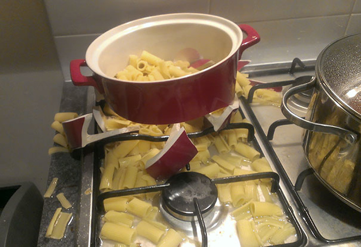 9037310-funny-kitchen-cooking-fails-34-58919b07eba8c__605-0577504001546026966-728-8ff1fa700a-1547470803