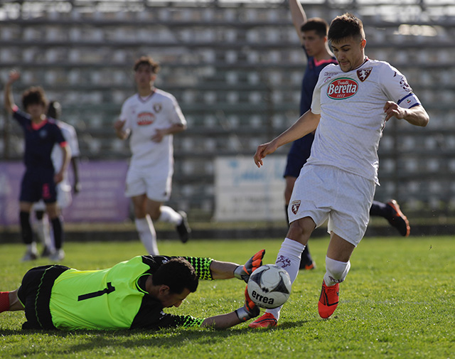 Foto Marco Bucco/LaPresse 11 Marzo 2019 Santa Croce Sull’Arno (PI), Italia sport calcio Torino vs Norchi Dinamoeli Tbilisi - Viareggio Cup 2019 - stadio Masini. Nella foto: Vitalie Damascan contrastato da Giorgi Gabunia Photo Marco Bucco/LaPresse March 11, 2019 Santa Croce Sull’Arno (PI), Italy sport Soccer Torino vs Norchi Dinamoeli Tbilisi - Viareggio Cup 2019 - Masini stadium. In the pic: Vitalie Damascan fight for the ball with Giorgi Gabunia