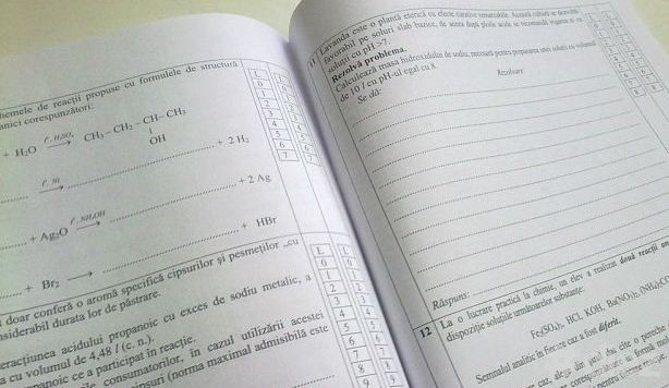 BAC 2013: 4 examene și toate pe internet. Testul la chimie nu a fost o excepție.