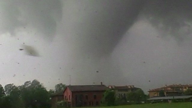 (video) O tornadă în Italia a adus zeci de victime