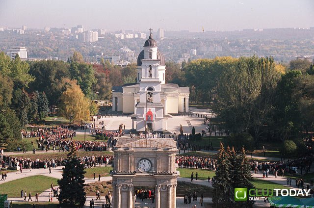 1282894839_chisinau_celebration