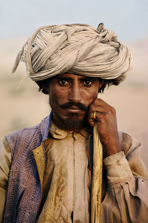 Afganistan a fost o țară de unde Steve McCurry a adus multe poze cu priviri foarte expresive.