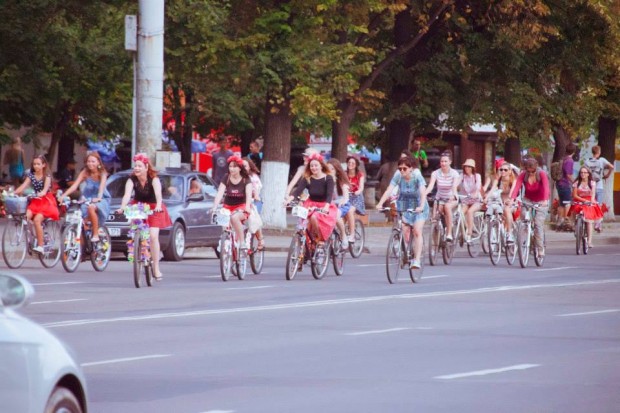 3 motive pentru care trebuie să vii la „Fete pe biciclete”