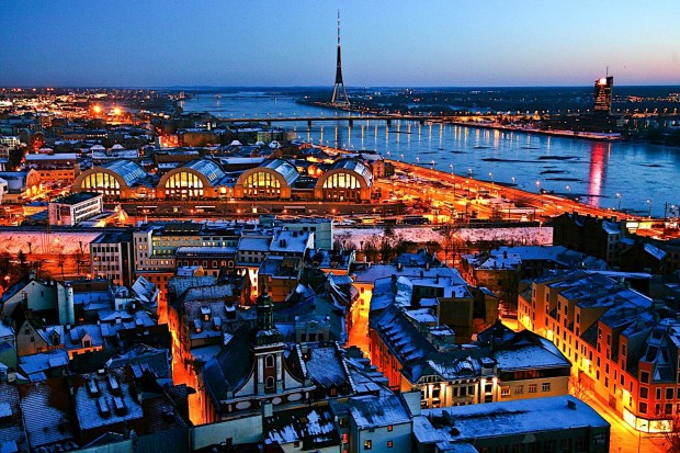 riga_latvia_night_wallpaper-other hdwpapers