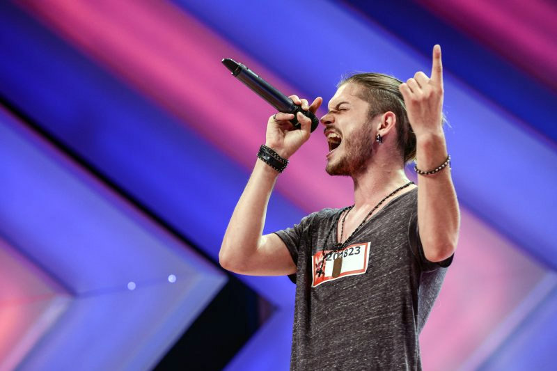 (video) Un rocker rebel moldovean a cucerit jurații la X-Factor România