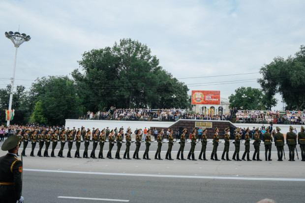 independence-parade-transnistria-military