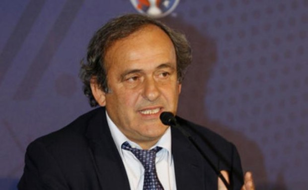 20131204_050930_michel-platini-kasihkomennnn