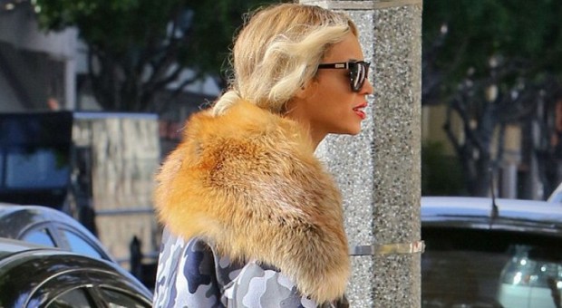 Not-Exactly-Vegan-Beyonce-Wears-Fur-to-Vegan-Restaurant