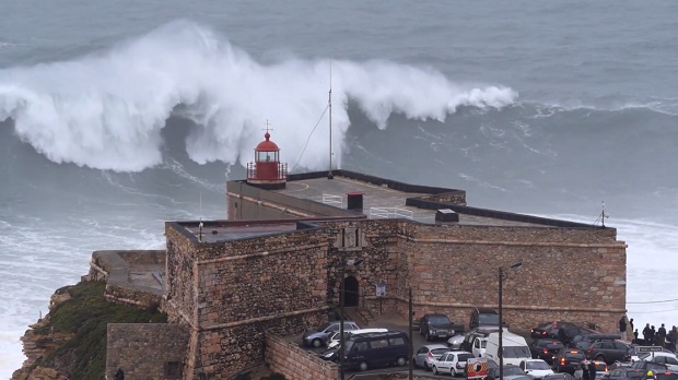 (video) Valuri imense au lovit coasta Portugaliei