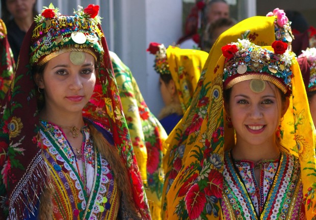 Young_dancers,_Pirin,_Bulgaria,_June_2006