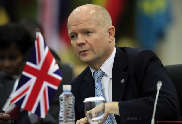 uks-foreign-secretary-william-hague-urges-thailand-embrace-democracy