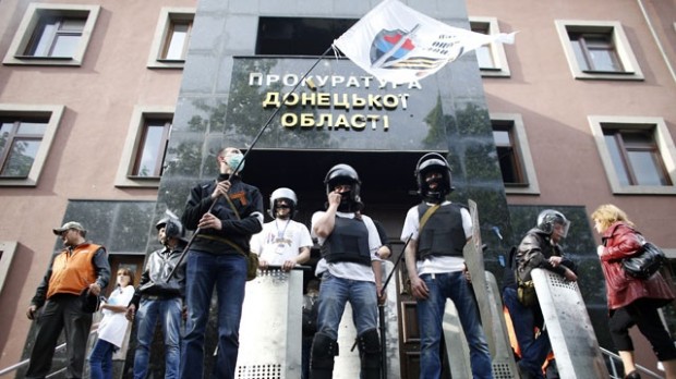 Pro-Russian-activists–Donetsk–Ukraine-jpg