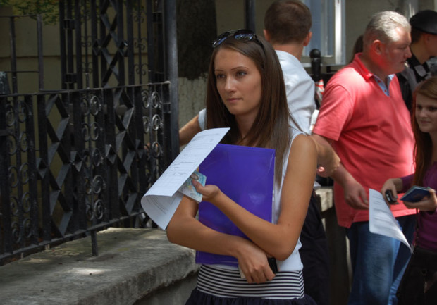 Studenţii basarabeni se pot înscrie online la universităţile din România, pot trimite documentele scanate pe e-mail