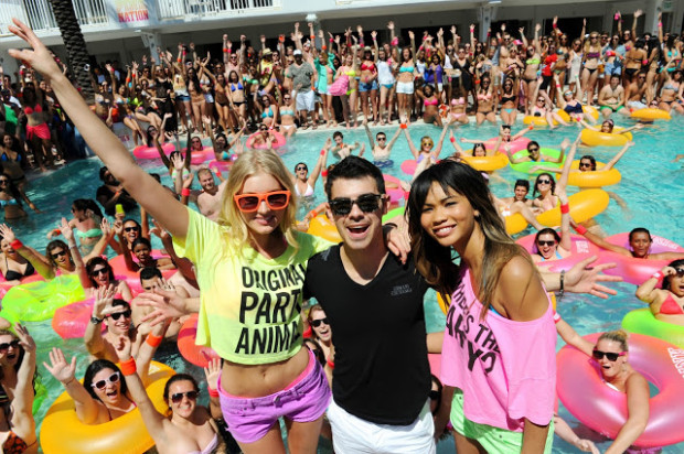 elsa_hosk_vs_pink_joe_jonas_chanel_iman_miami_shelbourne