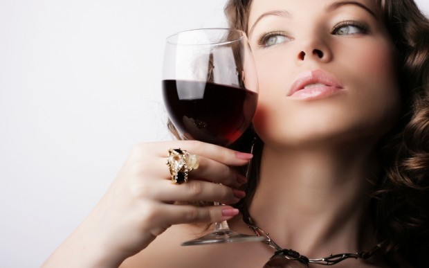 lady-with-wine-1440×900