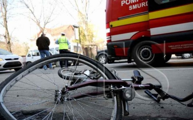 Un biciclist a fost tamponat mortal de un angajat al poliției