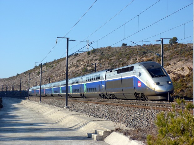 TGV_Duplex_Dasye_706_(LGV_Sud-Est,_Bouches-du-Rhône,_France)